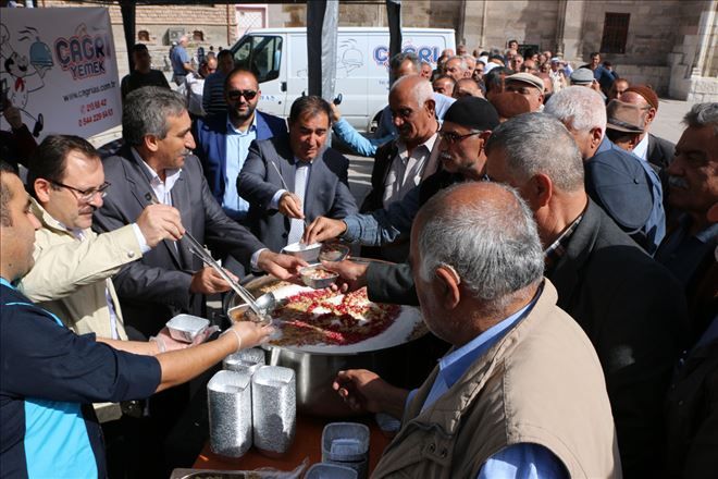 Aksaray´da 15 temmuz şehitleri anısına aşure dağıtıldı
