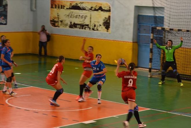 Aksaray Belediyespor hentbolda seyircisi önünde mağlup oldu  