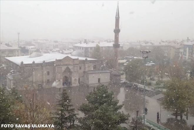 Aksaray´a mevsimin ilk karı yağdı. 