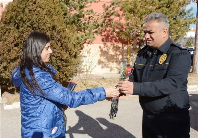 Aksaray´da lise öğrencilerinden polise destek 