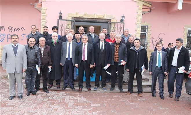 Vali Aykut Pekmez mahalle muhtarları ile bir araya geldi