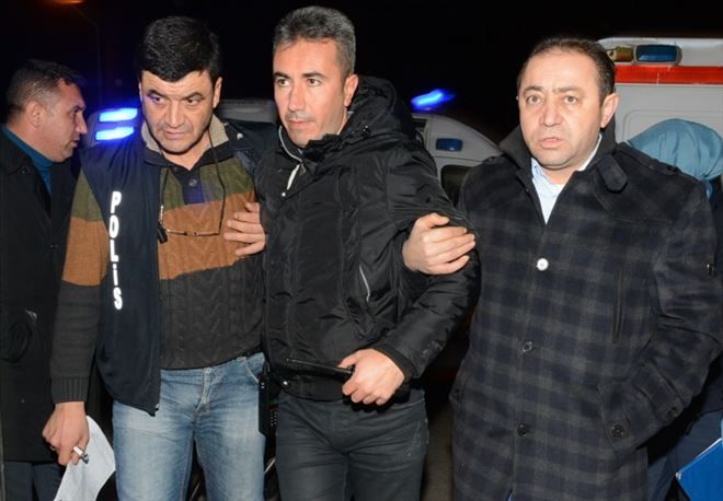 Önce polis otosuna, sonra da komisere çarparak kaçtı  