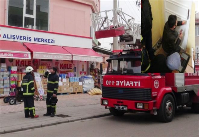 Odada Mahsur Kalan Kadına İtfaiye ve Polis Seferber Oldu