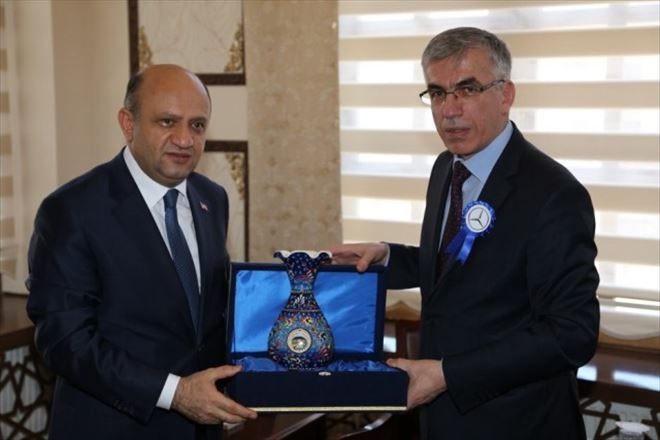 Bakan Fikri Işık Valiliği ziyaret etti.