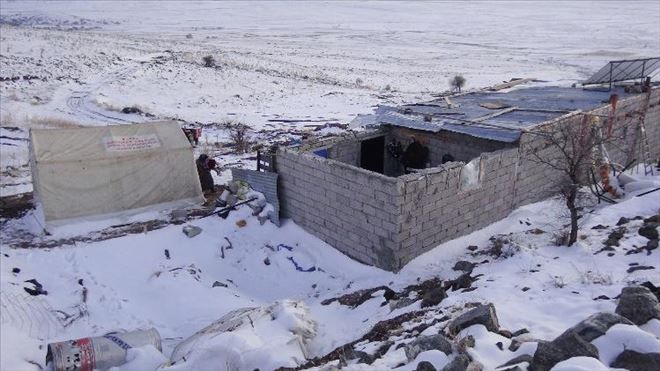 Çatıları Uçan Köylülerin Yaşam Mücadelesi