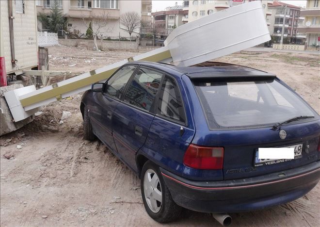 Aksaray´da Gün Boyu Etkili Olan Şiddetli Fırtına Hayatı Olumsuz Etkiledi