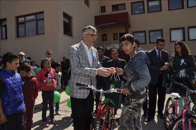 Aksaray´da Yetim Çocuklara Bisiklet Hediye Edildi