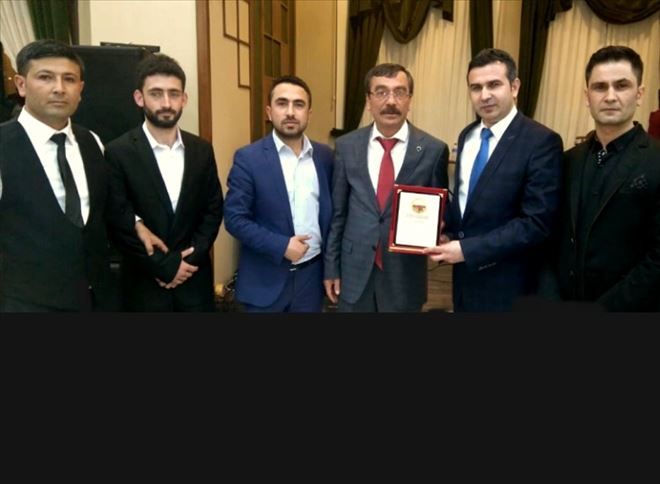 Aksaraylılardan Ünal Kaya´ya Anadolu´ya Hizmet Plaketi