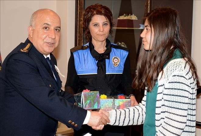 Öğrencilerden Terörle Mücadele Eden Polis ve Askere Cevşen İle Moral Mektubu