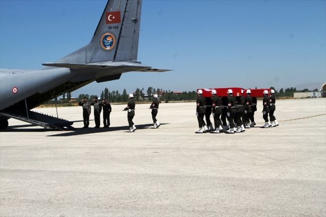 Şehit´imiz Yapılan Törenin ardından Aksaray´a getirilmek üzere yola çıktı 