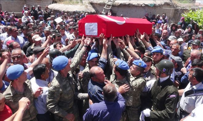 Şehidimiz Gözyaşları arasında toprağa verildi.