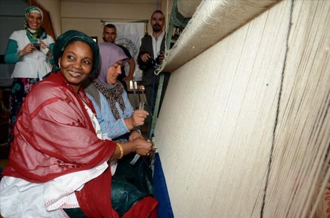 Büyükelçilerin Eşleri Taşpınar´da Halı Dokuma Evindeler