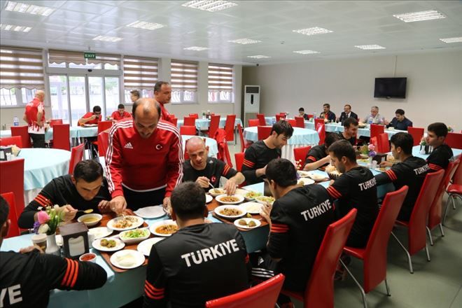 Milli Takımlara moral ziyareti