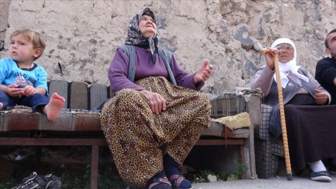 82 Yaşındaki Yaşlı Kadını Dolandırdılar 