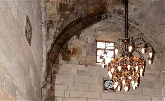 Ulu Cami nin tavanı yağışlardan dolayı sızdırmaya başladı 