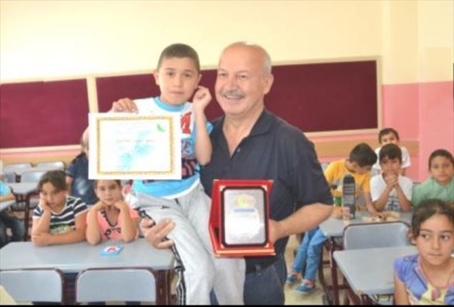 Engelli Torununu Her Gün Okula Kucağında Götürdü