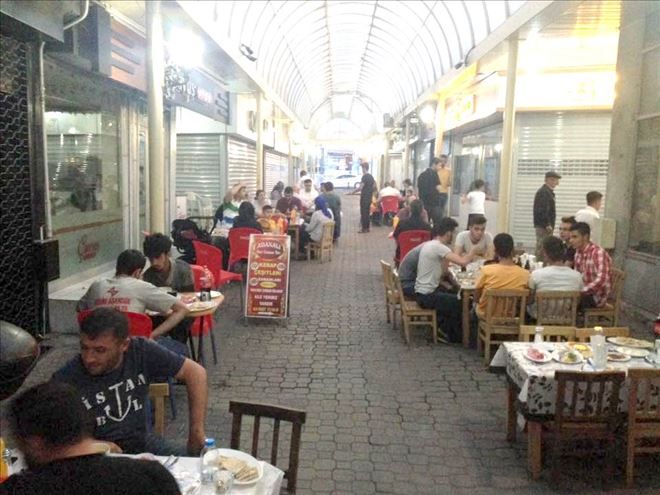 Kapalı Çarşıda İftar Keyfi Yaşanıyor