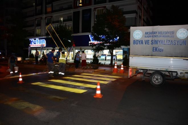 Yol ve Yaya Geçidi Çizgilerini Yeniliyor