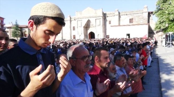 161 kişi için Aksaray´da gıyabi cenaze namazı kılındı.