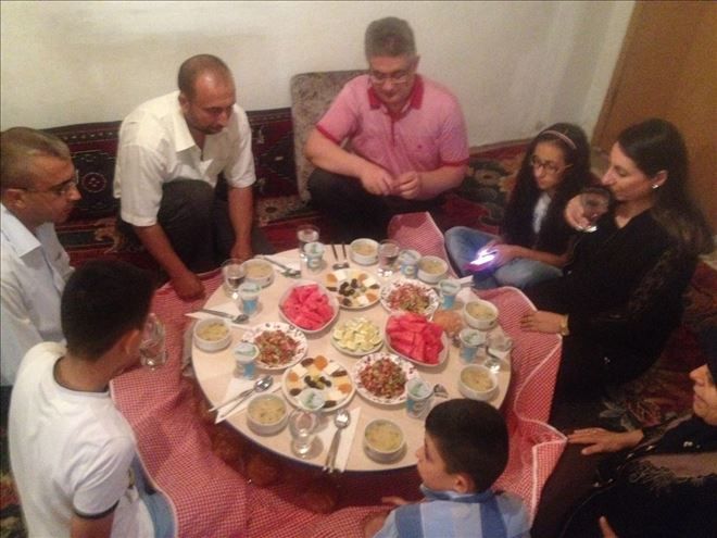 Pekmez Ailesi Çakmak ailesinin iftar konuğu oldu.