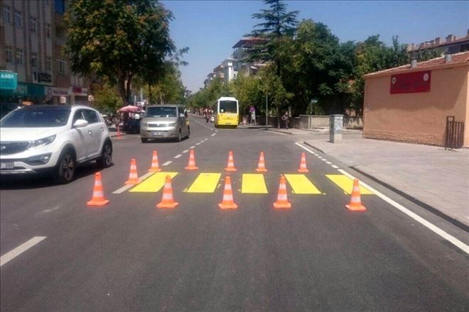 Belediye Caddelerdeki Trafik ve Yol Çizgilerini Yeniliyor