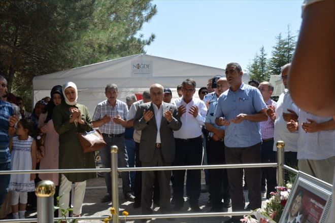 Emniyet Müdürü ve Eşi Ömer Halisdemir´in kabrini ziyaret etti