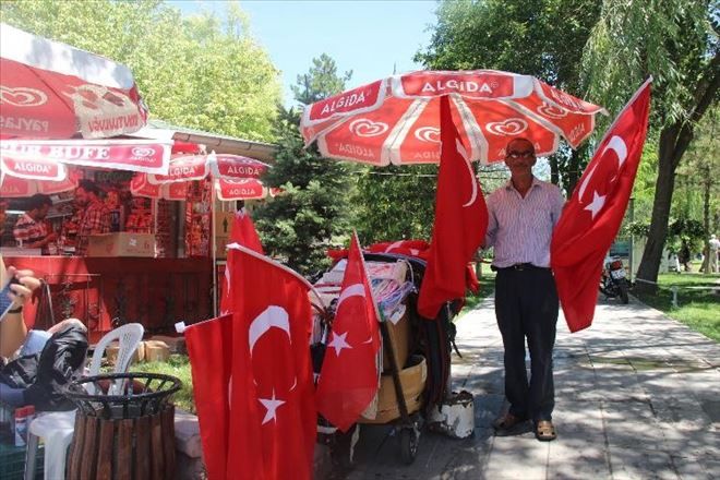 Aksaray´da bayrak satışları patladı 
