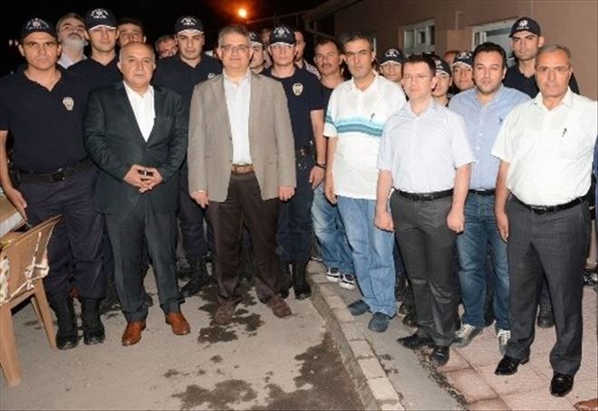 Vali Pekmez´den Polis´e Moral ve Teşekkür Yemeği