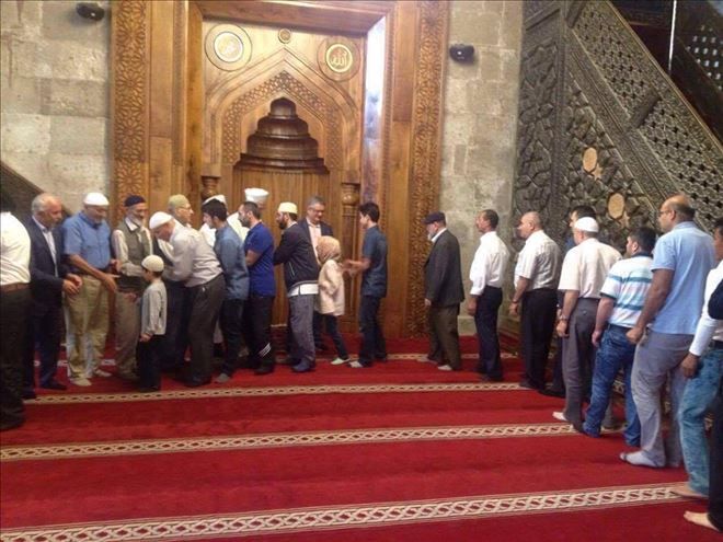 Vali Aykut Pekmez vatandaşlarla bayramlaştı 
