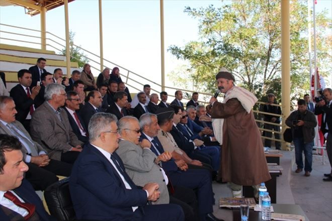 Yunus Emra Ziyarettepedeki Türbesinde anıldı