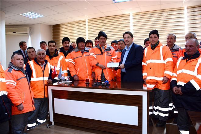 Başkan Yazgı, Karla Mücadelede Fedakârca Çalışanbelediye Personeline Teşekkür Etti
