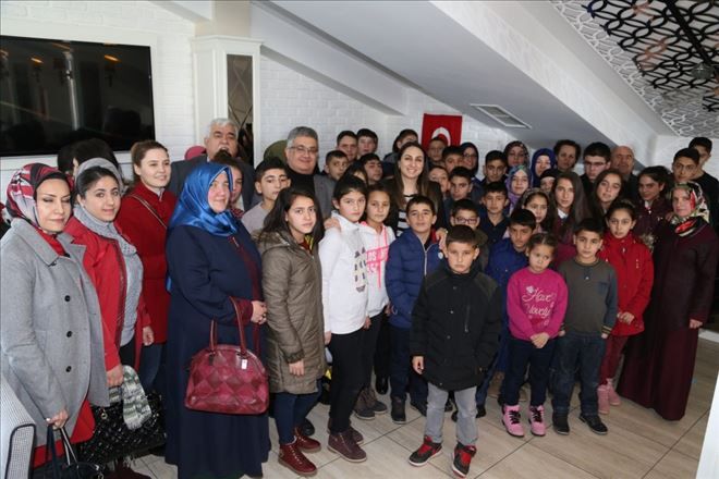 Vali Aykut Pekmez Çocuk Evi sakinleri ile kahvaltıda bir araya geldi.