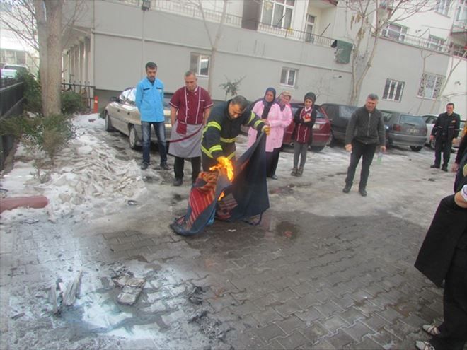 İtfaiye Teşkilatı, Yangına Müdahale Eğitimi Veriyor