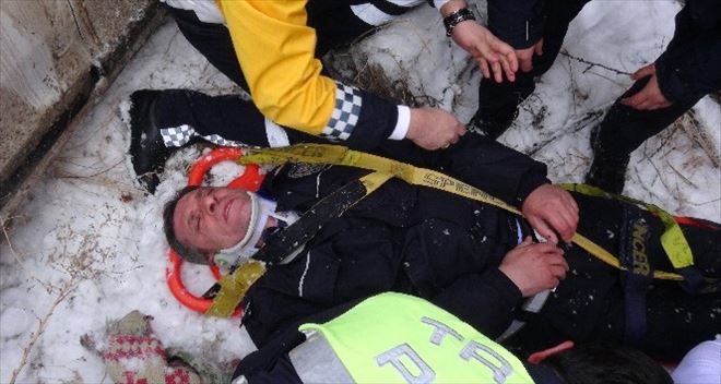 Kaza tutanağı hazırlayan polise bir oto çarptı