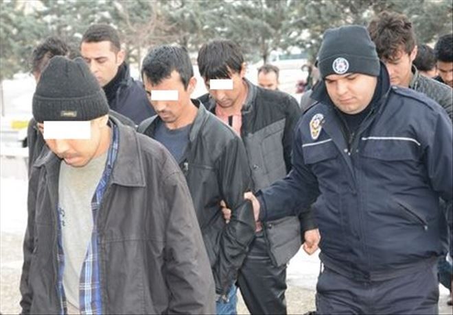  Adliye´ye Sevk Edilen 13 kişiden 3´ü Tutıklandı