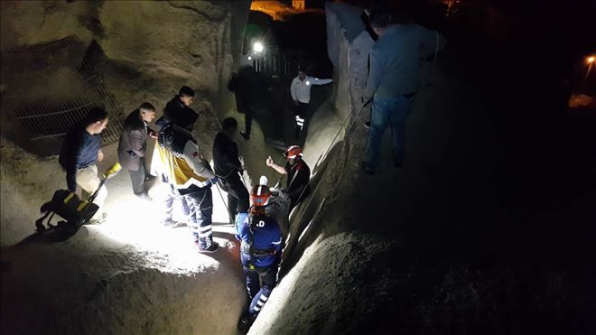 AFAD Ekipleri Ayağı Kırılan Turisti Ambulansa taşıdı