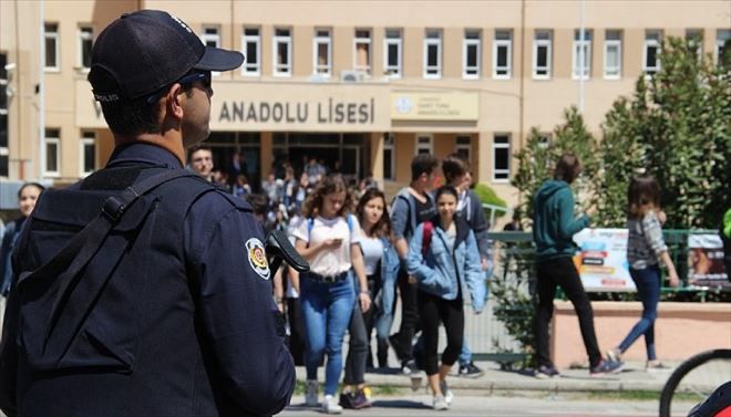 Polis Okul Çevresinde Mercek Altına aldı