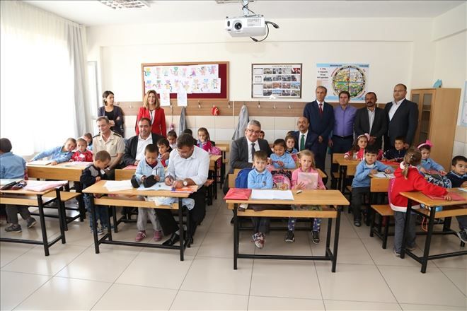 Köylerdeki ilkokul öğrencilerine kırtasiye yardımı