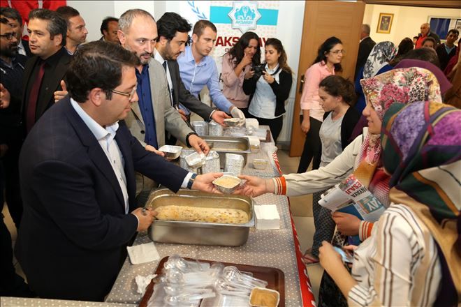 Başkan Yazgı, Öğrencilere Kendi Elleriyle Aşure Dağıttı 