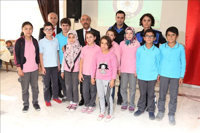 Emniyetten 100 Çocuğa Kıyafet ve Kırtasiye Yardımı