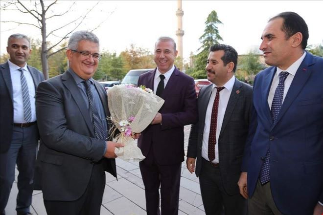 Vali Aykut Pekmez Oda ve Birlikleri ziyaret etti.