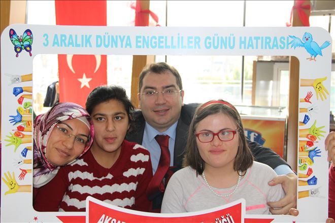 Sağlıkçılar, 3 Aralık Dünya Engelliler gününü kutladılar