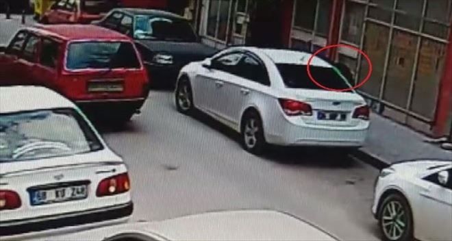 Otomobilden çanta hırsızlığı