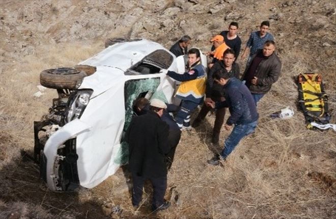 Otomobil 300 metrelik uçuruma yuvarlandı: 1 ağır yaralı