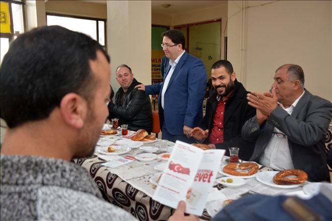 Başkan Yazgı ve Ak Parti Teşkilatı, Belediye İş Hanında Esnaflarla Buluşup, Cumhurbaşkanlığı Sistemi´ni Anlattı