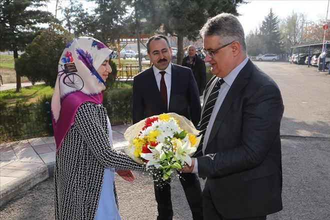 Vali Aykut Pekmez SGK İl Müdürlüğünü ziyaret etti