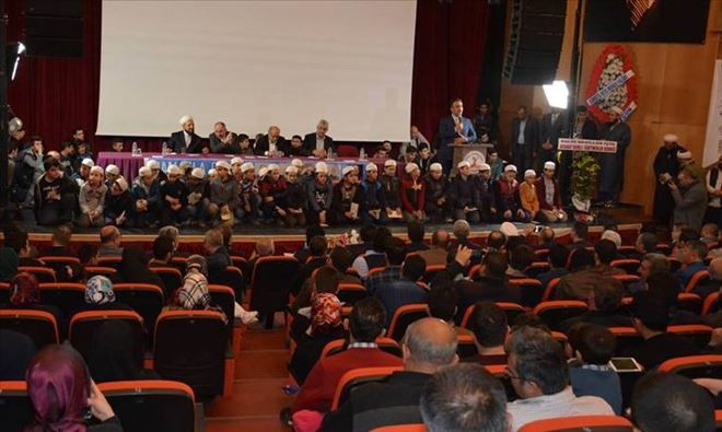 Namaz Coşkusu Salona Sığmadı