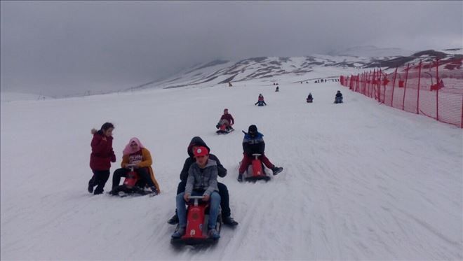 Yetim Çocuklara Erciyes´te Kayak Keyfi