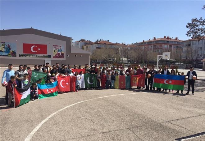 Biz Bir Milletiz, Hilal´in Etrafında