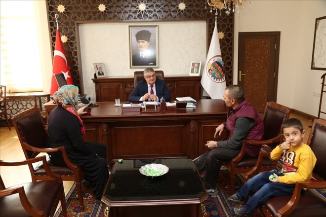 Vatandaşlar sorunlarını Halk Gününde Vali Aykut Pekmez´e aktarıyorlar